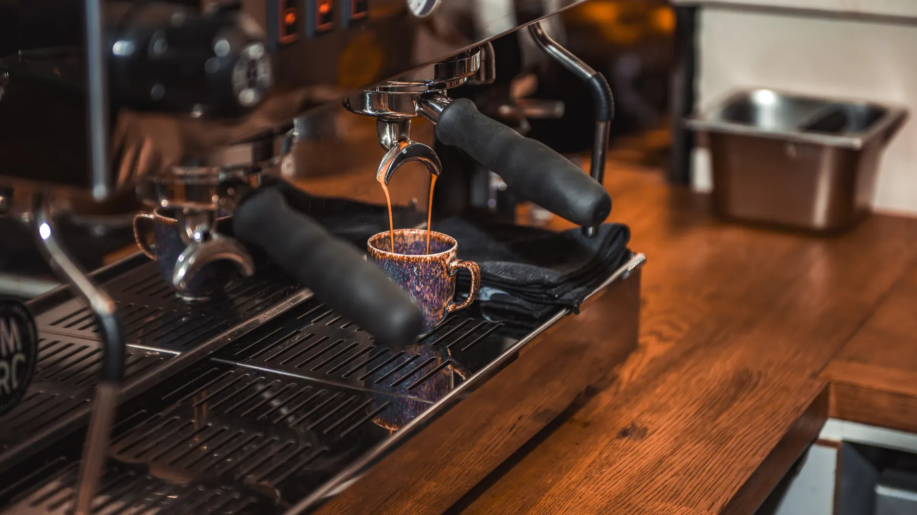 Close-up of the espresso machine in the Kortrijk café